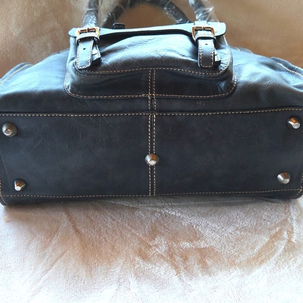 Cochni Italy‎ Elegant Gray Handbag with Silver Buckle Details - Picture 6 of 8